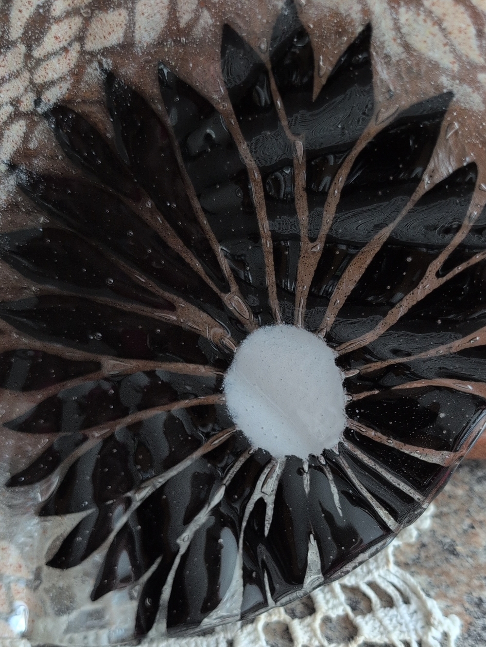 Sydenstricker Fused Glass Black White Flower Scalloped Plate Signed - Picture 5 of 10